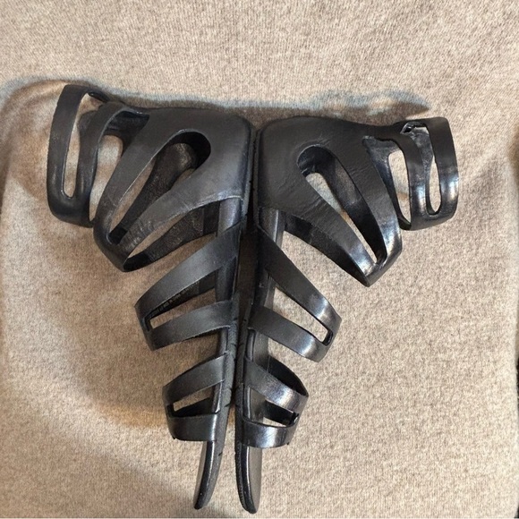 COLE HAAN NIKE Sz 9.5B Gladiator Stylish Black Strappy Sandals Flats Zipper Back - Picture 4 of 12